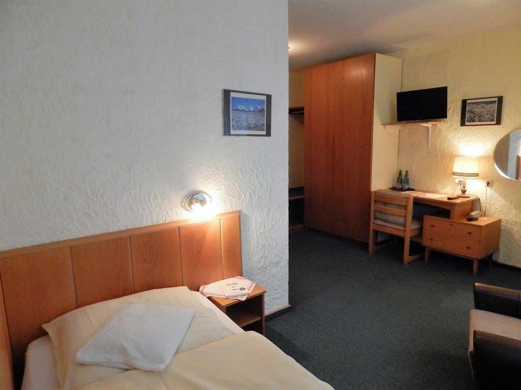 Land-Gut-Hotel Zum Alten Forsthaus - Aufladestation Fuer Elektroautos Hürtgenwald Exterior foto