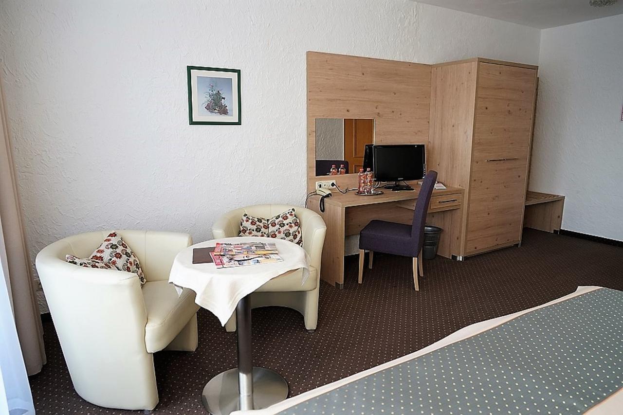 Land-Gut-Hotel Zum Alten Forsthaus - Aufladestation Fuer Elektroautos Hürtgenwald Exterior foto
